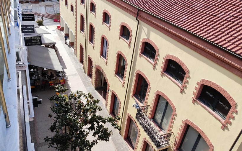 Exterior & Views