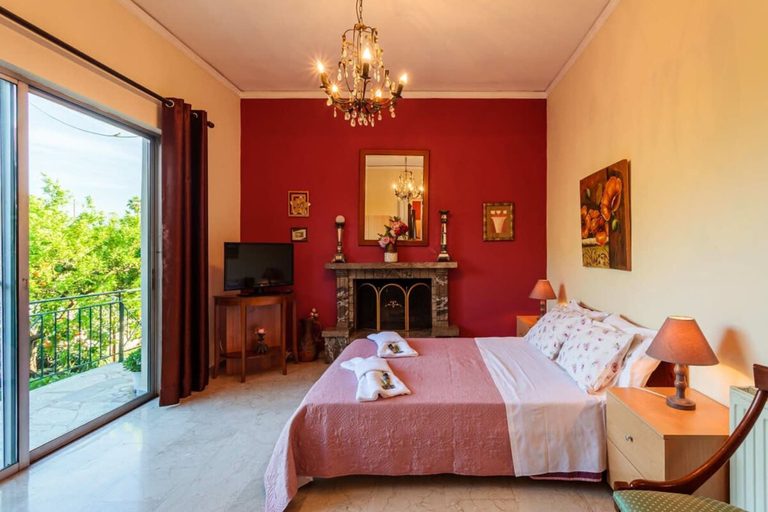 Room 2, Stylish Seaside Home - Fully Equipped big Terrace, Peloponnese