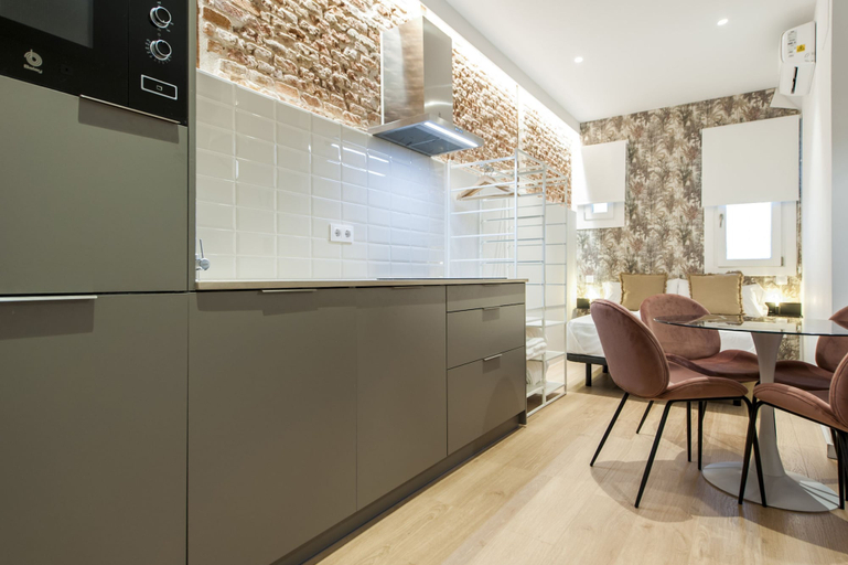 Room 2, C Latina 3-2 in Madrid, Madrid