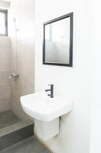 Bathroom 2, 7Brothers Apartment, Accra