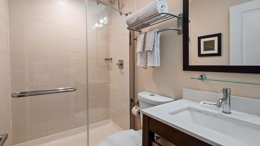Bathroom 14