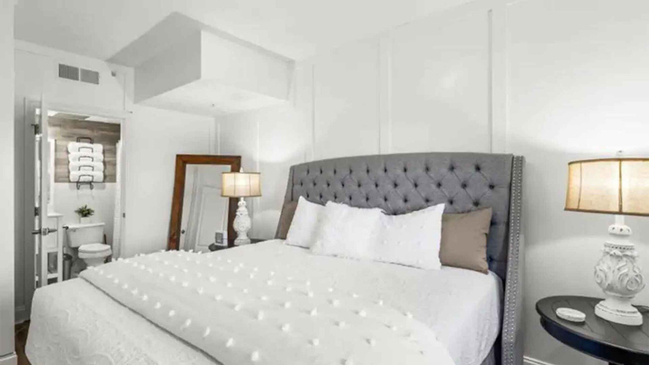 Room 4, Beautiful New Remodel Pool Golf Condo, Sevier