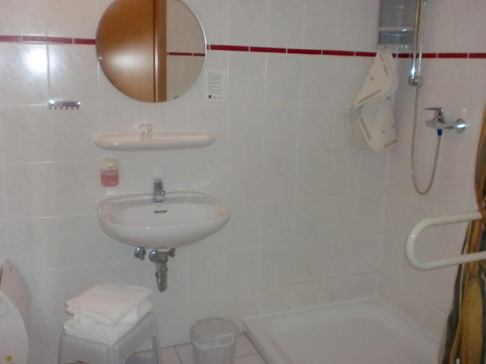 Bathroom 5, Hotel Restaurant Zum Firstenstein, Görlitz