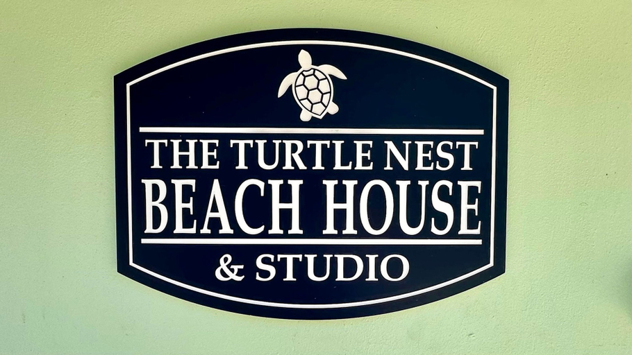 Room 2, Turtle Nest Beach House, Lee