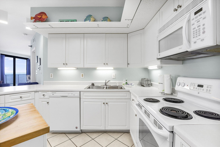 Room 4, Windward Pointe 801 East Corner-unit Beachfront, Baldwin