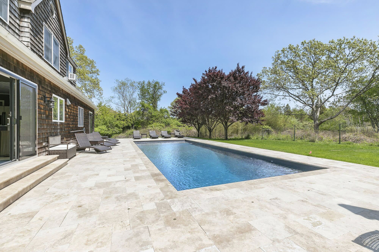 Room 3, Glendale by Rove 5BR w Outdoor Space Heated Pool, Suffolk