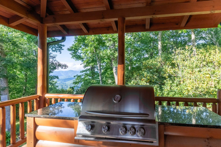 Room 4, Luxury 4200 Sqft Log Cabin on 50 Acres Sleeps 16, Haywood
