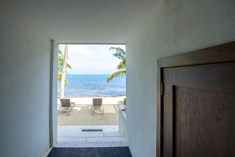 Room 3, Oceanfront Sunset Gecko Condo - Second Floor 2A