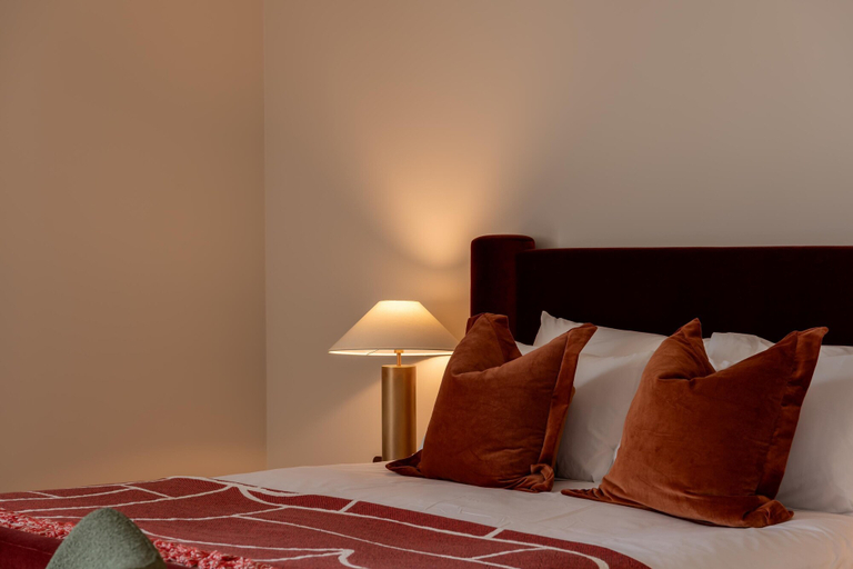 Room 4, Stylish City Flat With Private Balcony, London