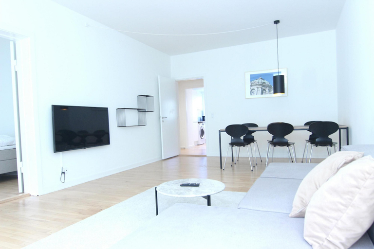 Room 3, Wonderful 2-bed w Balcony, Frederiksberg