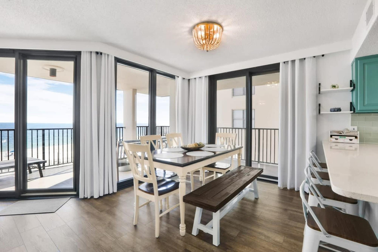Room 2, Phoenix III 3031 Beachfront End-unit, Baldwin