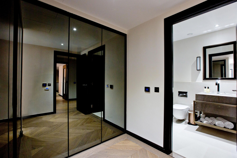Others 5, 2-bed Superior Apt 415, London