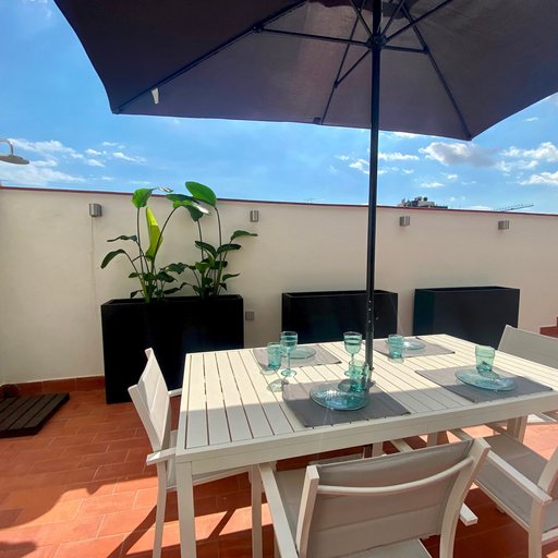 Room 3, Modern Penthouse With Views Near Paseo De Gracia By Myrentalhost, Barcelona