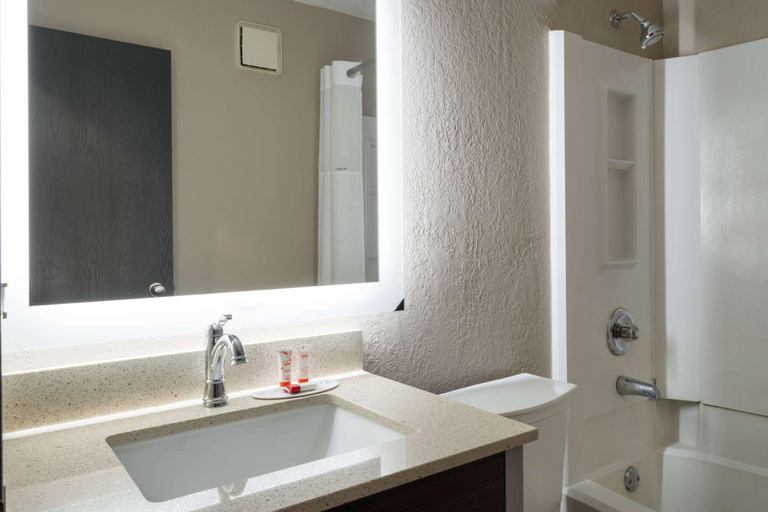 Bathroom 4, Super 8 By Wyndham Merrillville/Gary Area, Lake