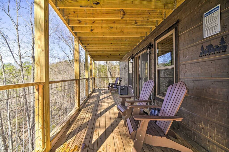 Room 2, Sevierville Fun Games Hot Tub, Sevier