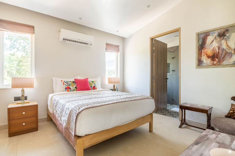 Room 4, Lux 5BR Villa in Anjuna Perfect for Groups Aria, North Goa