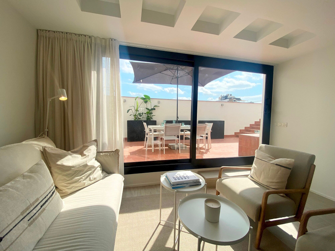 Room 5, Modern Penthouse With Views Near Paseo De Gracia By Myrentalhost, Barcelona
