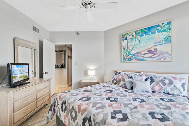 Room 4, Windward Pointe 804- Sleeps 10 Beachfront Resort Amenities, Baldwin