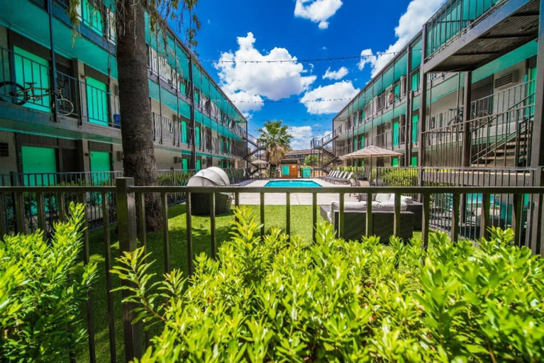 Exterior, Charming King Bed 1BR w Pool 5 Min to DT, Travis