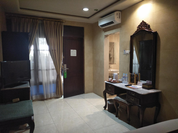 Bathroom 13