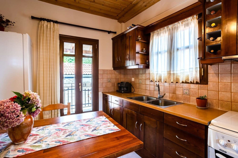Room 2, Stemnitsa Stone Residence - Comfy Mountain Getaway, Peloponnese