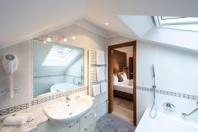 Bathroom 3, Hotel Tiffany, Bolzano