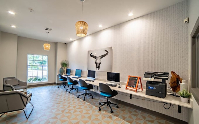 Others 5, Central Modern 2BR Close to UT Moody Center DT, Travis