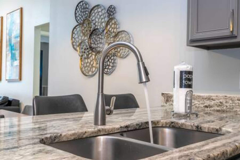 Room 5, Amazing 5 BR w Game Room Minutes From Disney, Osceola