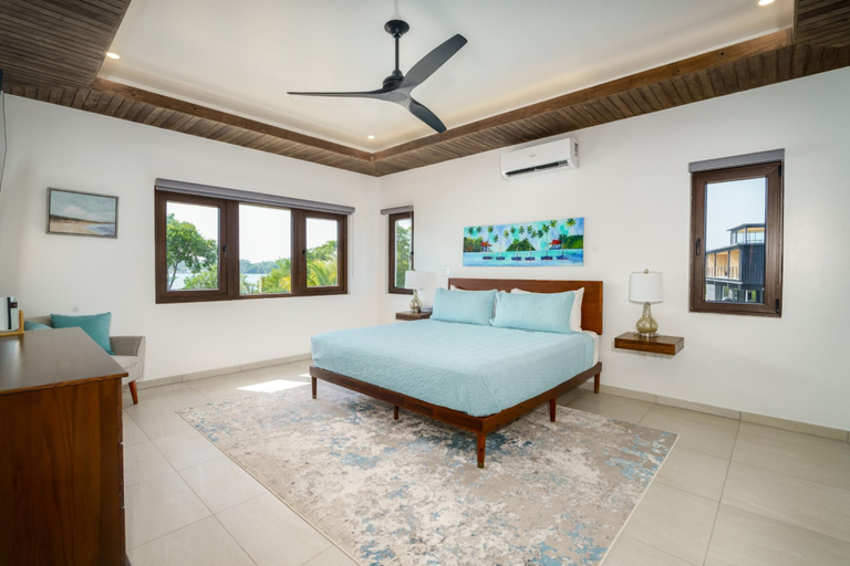 Room 3, NEW Oceanfront 5 Bedroom Private Island Villa