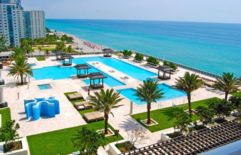Room 3, Luxury High Resort Beautiful Views Amenities, Broward