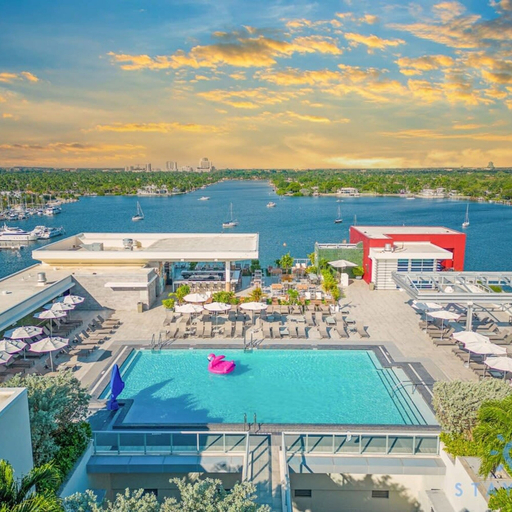 Room 5, Perfect Relax Rooftop Pool Gym Hot Tub, Broward