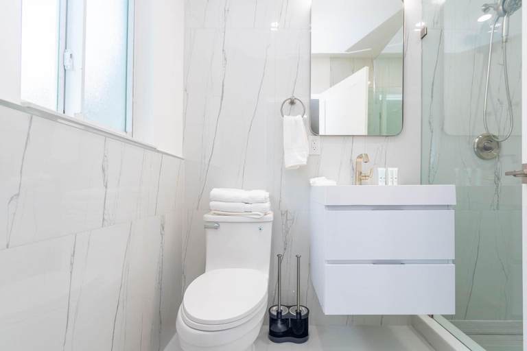 Room 2, Uhost AI 1BR With Marble Accents Patio, Broward