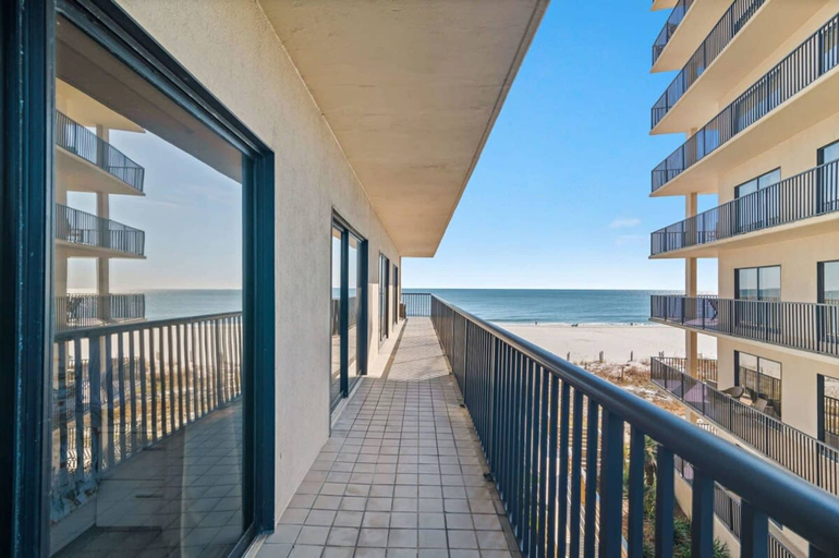 Room 3, Palms 404- 4th Floor Corner Unit Beach, Baldwin
