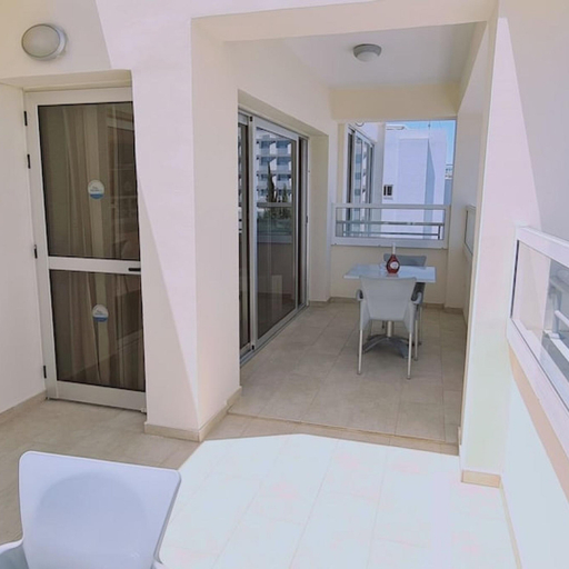 Room 4, 40 PRO 2 - Sunrise Beach Apt 2