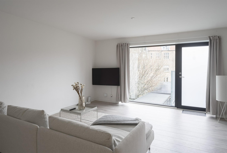 Others 2, Fantastic Apartment w French Balcony, Århus