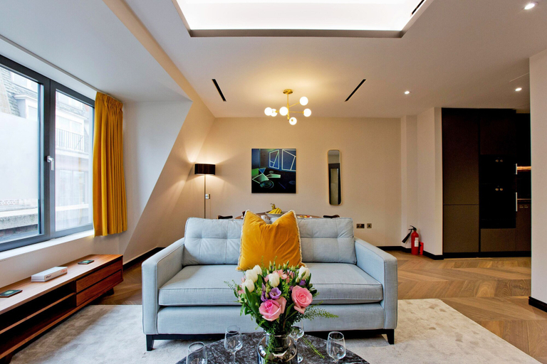 Room 5, 2-bed Executive Apt 518, London