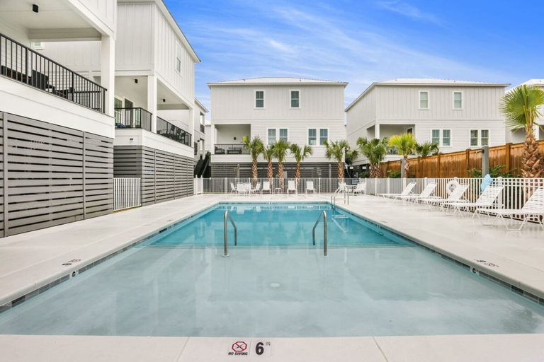 Room 4, Sweet Mama s 4 4 Cottage Beach Access Pool, Baldwin