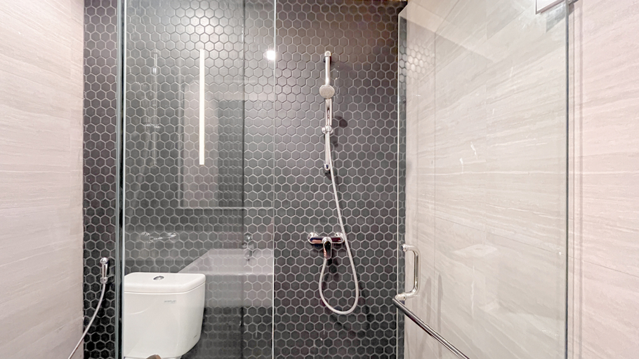 Bathroom 5, Apartment 2BR at Skales Residence Near Tanjung Benoa, Badung