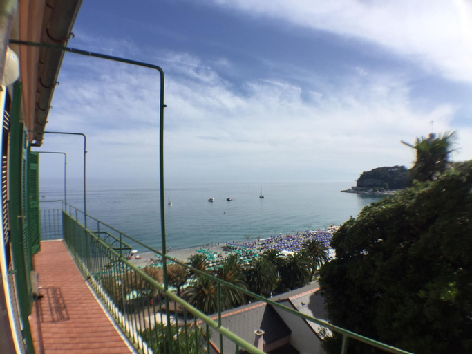Exterior & Views 3, Attico Fronte Mare nel Borgo di Celle Ligure, Savona