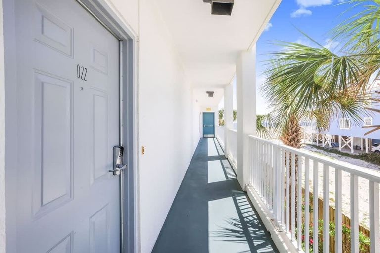Room 3, Palm Beach 22D 2 BR 2 5 BA Beach-view, Baldwin