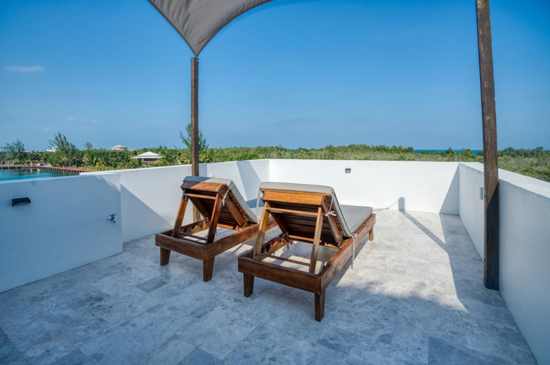 Room 4, NEW Oceanfront 5 Bedroom Private Island Villa