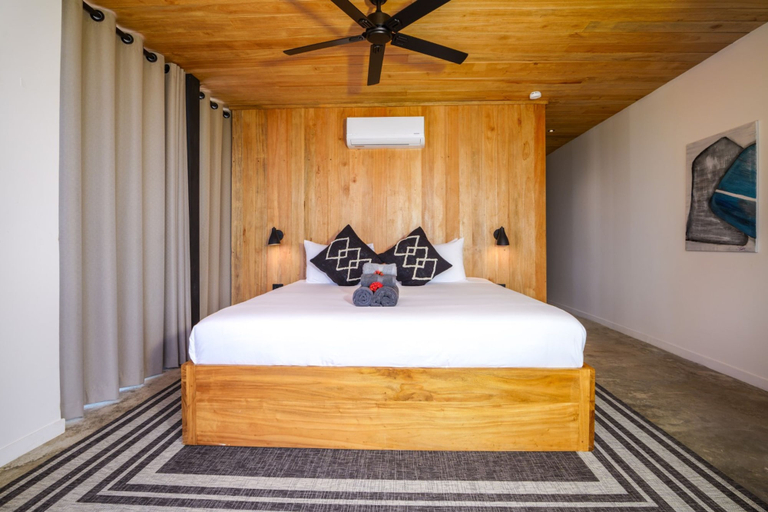Room 3, NEW Modern Ocean Front Villa on Private Island