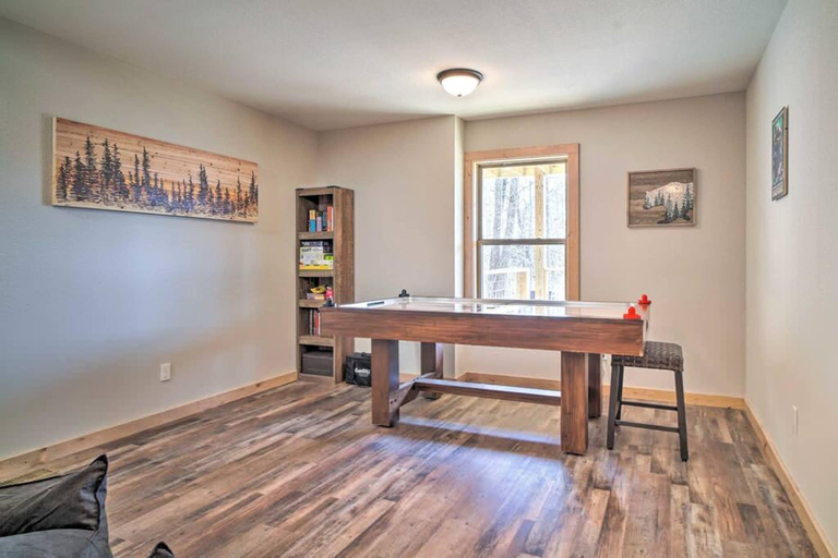 Room 3, Sevierville Fun Games Hot Tub, Sevier