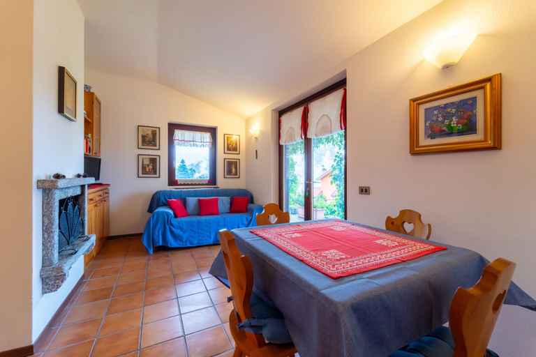 Bedroom 2, Crimson Apartment by Wonderful Italy, Como