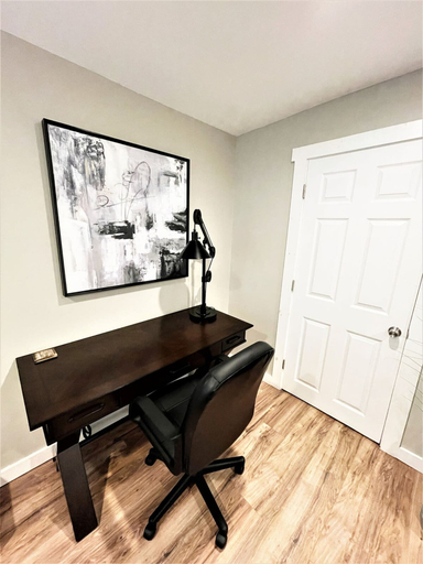 Room 5, Boardwalk- Large Modern Unit With King bed Fast Wifi Free Coffee and Easy Parking, New Castle