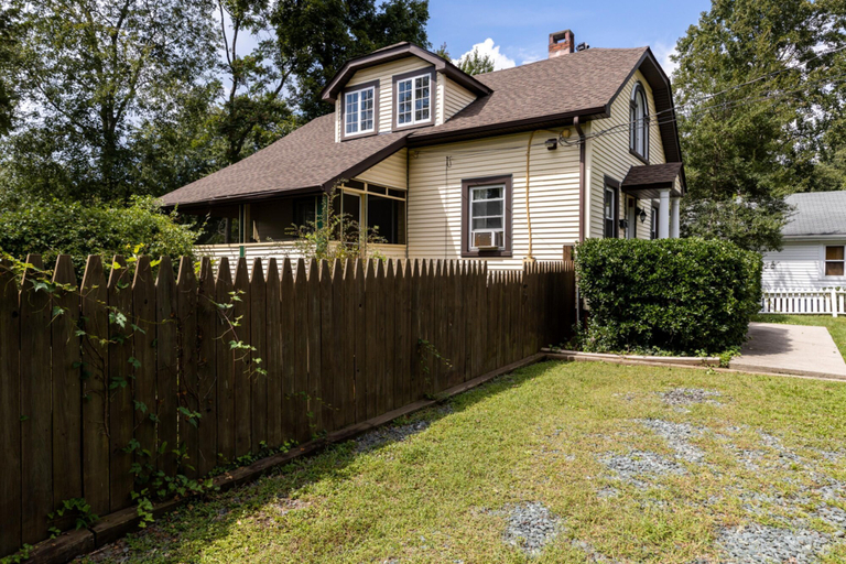 Exterior & Views 2, Cheerful 3 Bedroom Home Walk to UVA Stadium, Charlottesville