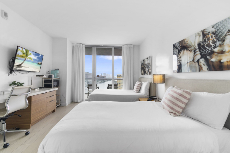 Room 3, Spectacular Apartment Bliss Pool Gym, Broward