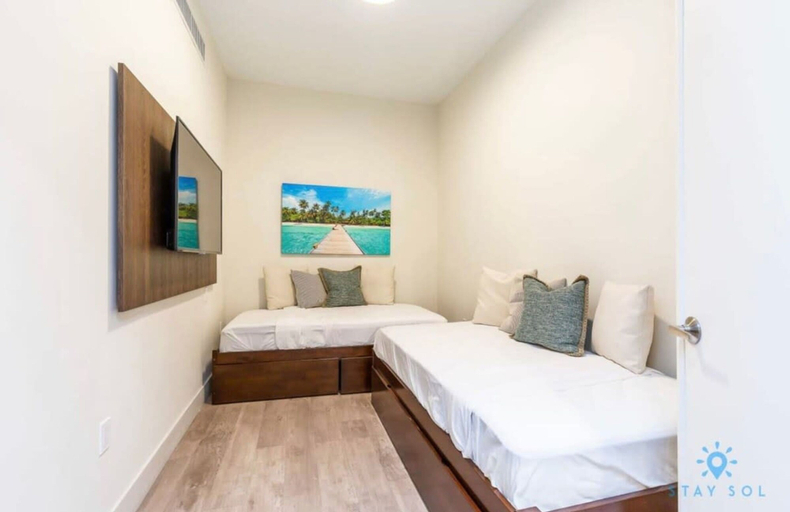 Room 3, Amazing Pool Hot Tub Hollywood Beach Haven, Broward