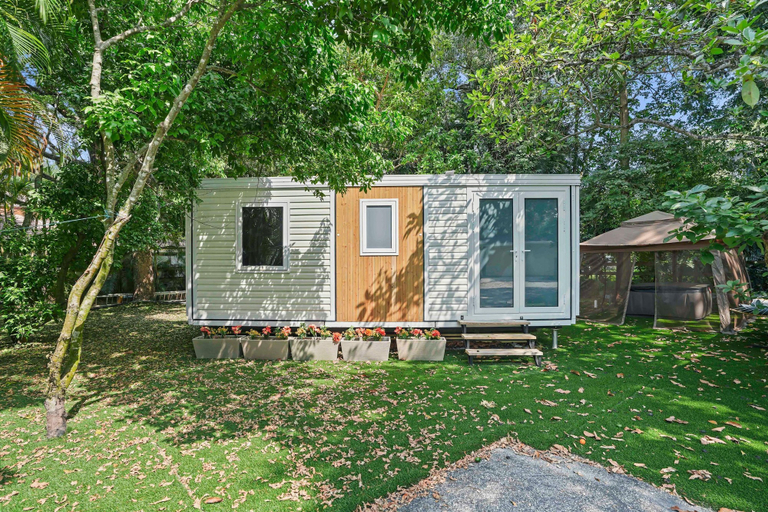 Room 4, 2BR Tiny Farm Home IN Fort Lauderdale, Broward