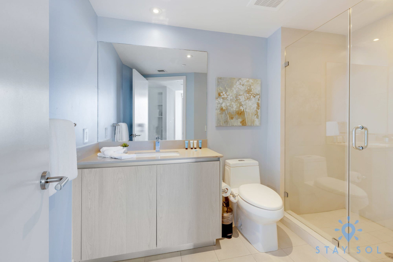 Room 2, Direct Oceanfront Sky Home w Corner Wraparound, Broward